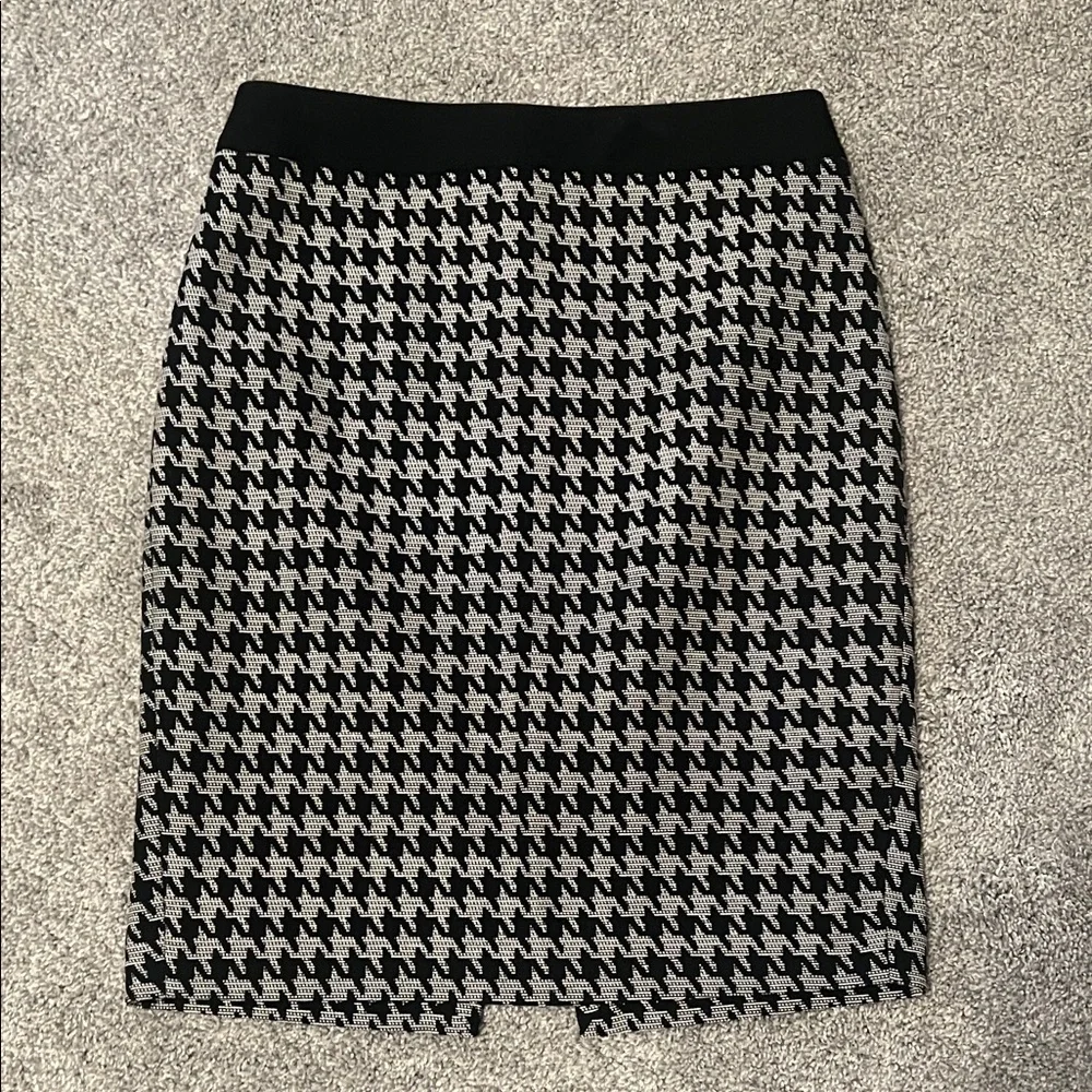 Express Black and White Houndstooth Pencil Skirt - Picture 1 of 3